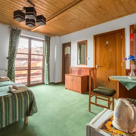 Polonia ゲストハウス 2*